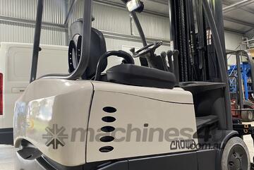 Crown SC5200 Counterbalance Forklift Quad Mast Crown SC5200 Counterbalance Forklift Quad Mast