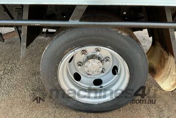 2004 Isuzu NPR 300 Table Top (Day Cab)