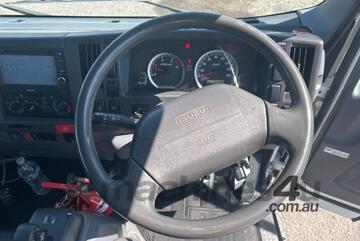 Isuzu 2018   NLR Table Top