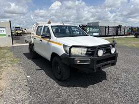 2015 Toyota Hilux Workmate 4x4 Dual Cab Ute - picture0' - Click to enlarge