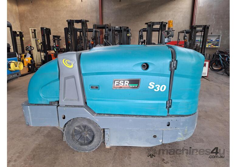 2020 Tennant S30 Sweeper 