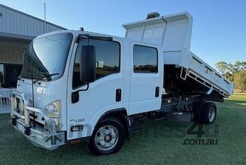 Isuzu 2017   NPR Twin Crew Cab