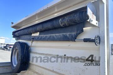 2018 Hino 300 2 C/Cab Wide 717 4x2 Tray Truck (Council Asset)