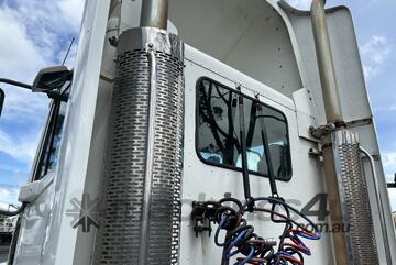 2006 Freightliner Columbia CL112 Prime Mover Day Cab
