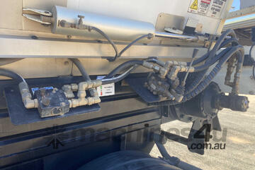 2019 Muscat MT2103 33ft Tri Axle Live Bottom Trailer