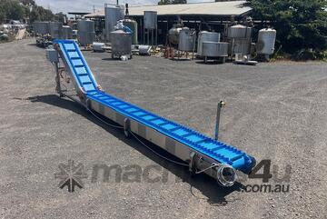 Incline cleat conveyor