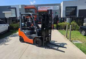 Toyota Forklift 1.8T Container Mast with Tyne Positioners (Unit#:U1006)