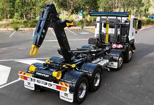 Isuzu FYJ 350 - B.O.B Italev 22T Multi-rail Hooklift