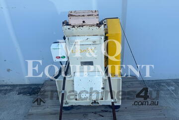 M & Q EQUIPMENT 8 x 5 LAB JAW CRUSHER