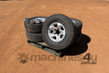 5 x Open Country A/T LT285/75/r16 Toyo Tyres and Rims