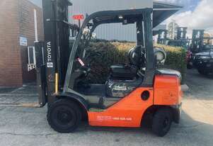 Used Toyota Forklift with Fork Positioners