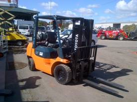 TOYOTA  42-7FG25 2.5 TON - picture1' - Click to enlarge