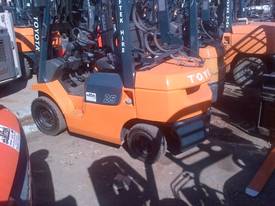 TOYOTA  42-7FG25 2.5 TON - picture2' - Click to enlarge