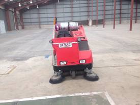 Suresweep STR 1500 Sweeper - picture0' - Click to enlarge