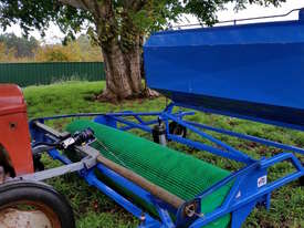 Nut Harvester Mac Master - picture0' - Click to enlarge