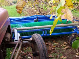 Nut Harvester Mac Master - picture2' - Click to enlarge