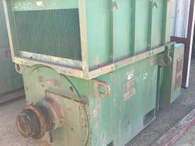 630 kw 840 hp 6 pole 3300 v AC Electric Motor - picture0' - Click to enlarge