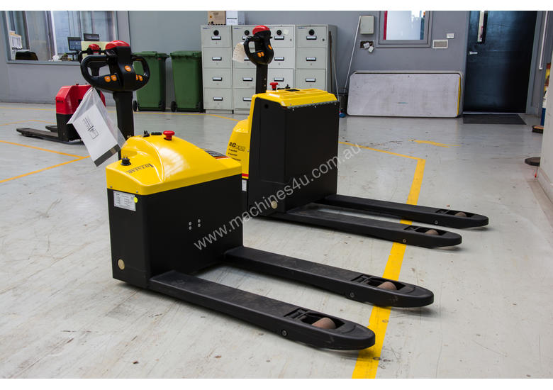 caption Liftstar WP17-15 Pallet Truck 1500kg