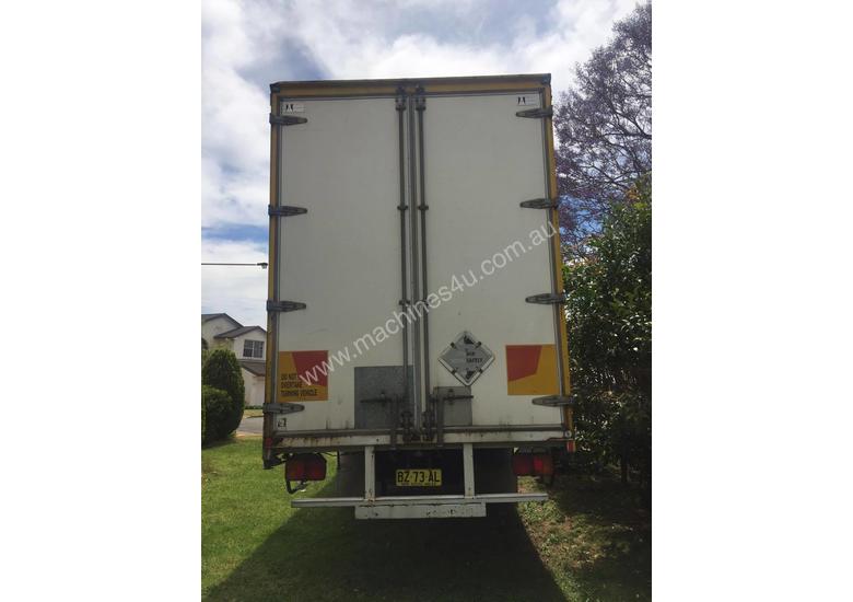 caption Truck 14 Pallet Tautliner Nissan UD