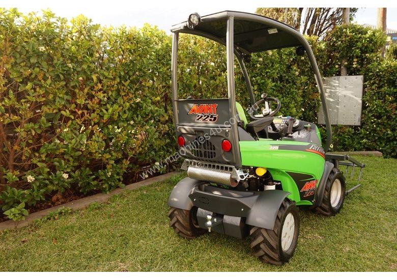 caption Avant 225 Wheel Loader W/ All Round Grapple