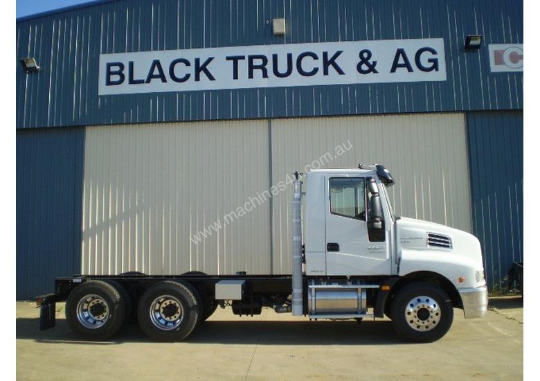 caption Iveco Powerstar 6400 Primemover Truck