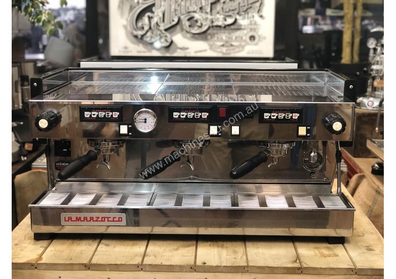 caption LA MARZOCCO LINEA CLASSIC AV 3 GROUP ESPRESSO COFFEE MACHINE CAFE SPECIALTY