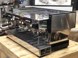 LA MARZOCCO LINEA CLASSIC AV 3 GROUP ESPRESSO COFFEE MACHINE CAFE SPECIALTY - picture1' - Click to enlarge