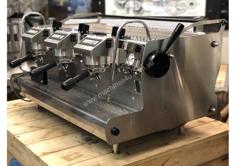 Used Synesso Sabre 3 Group Coffee Machines in , Listed on Machines4u