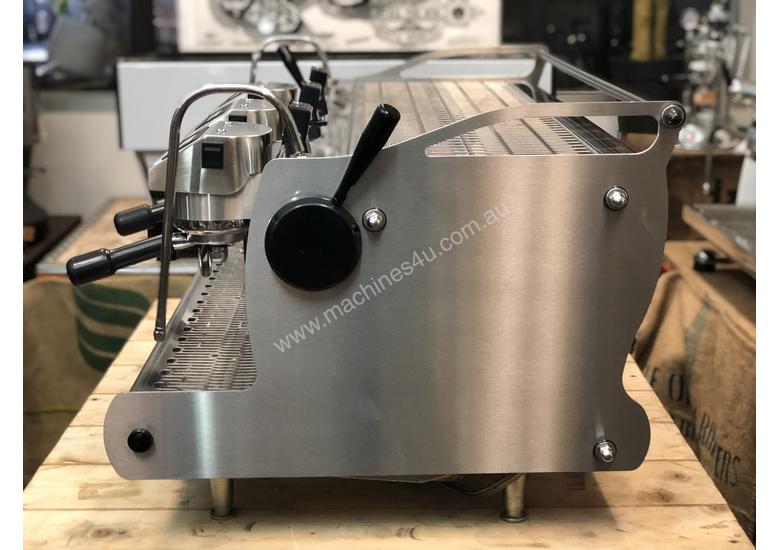 Used Synesso Sabre 3 Group Coffee Machines in , Listed on Machines4u