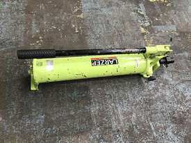 Larzep Hydraulic Two Speed Porta Power Hand Pump Model W22307 - picture2' - Click to enlarge