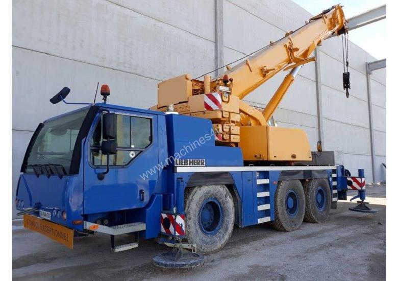 caption 2008 LIEBHERR LTM 1055-3.1