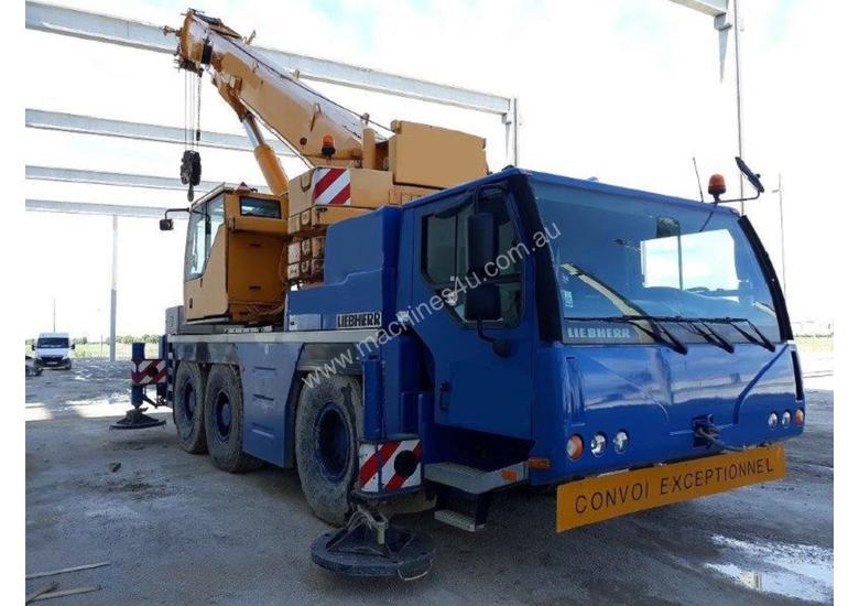 caption 2008 LIEBHERR LTM 1055-3.1