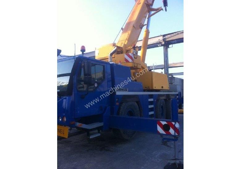 caption 2008 LIEBHERR LTM 1055-3.1