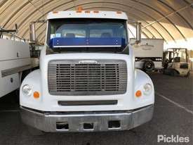 1998 Freightliner FL112 - BC - picture1' - Click to enlarge