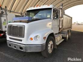 1998 Freightliner FL112 - BC - picture2' - Click to enlarge