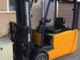  wheel electric forklift - picture0' - Click to enlarge