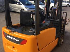  wheel electric forklift - picture0' - Click to enlarge