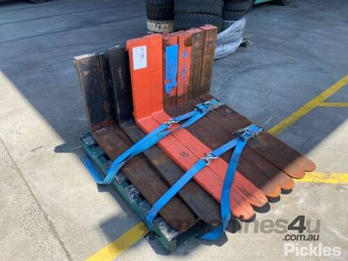 Forklift Tynes, Lot of 20 Tyne Length: 1,070mm, Various Brands Item Is In A Used Condition, Unknown 