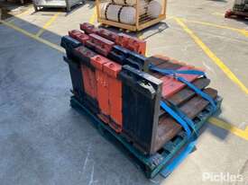 Forklift Tynes, Lot of 20 Tyne Length: 1,070mm, Various Brands Item Is In A Used Condition, Unknown  - picture1' - Click to enlarge