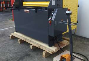 240Volt 1320mm x 2mm Hydraulic Guillotine & Backgauge