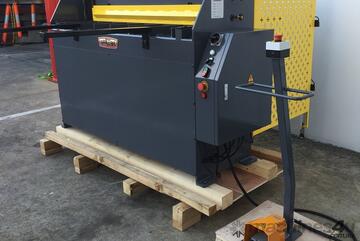 240Volt 1320mm x 2mm Hydraulic Guillotine & Backgauge