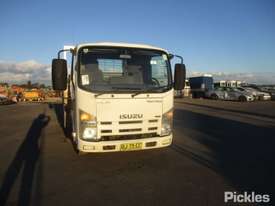 2010 Isuzu NLR 200 Short - picture1' - Click to enlarge