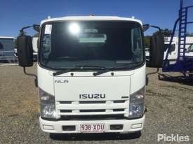 2010 Isuzu N Series - picture1' - Click to enlarge