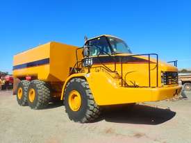 Caterpillar 740 Water Truck - picture1' - Click to enlarge