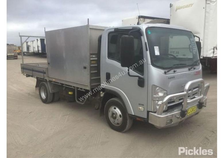 caption 2011 Isuzu NPR 200 MWB Tradepack