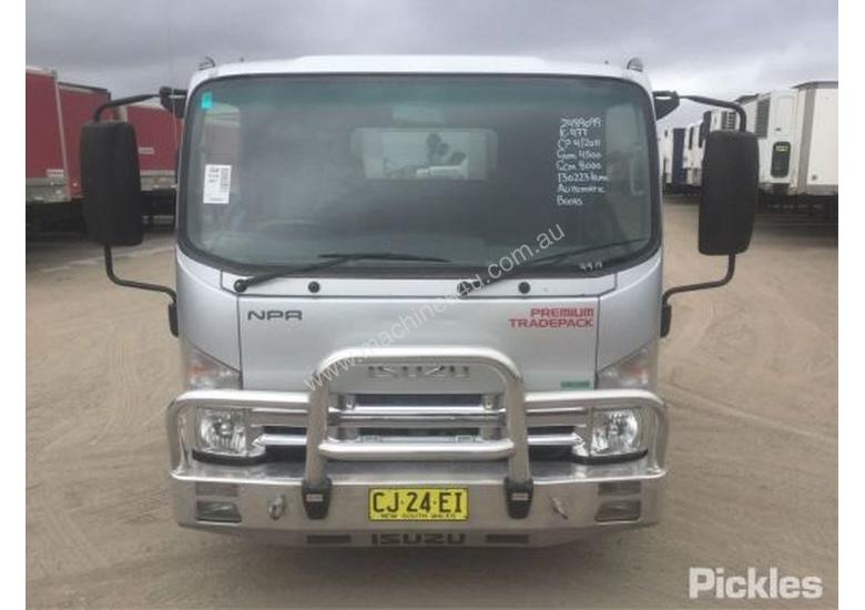 caption 2011 Isuzu NPR 200 MWB Tradepack
