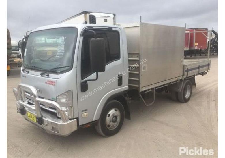 caption 2011 Isuzu NPR 200 MWB Tradepack