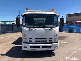 2012 Isuzu FRR600 - picture1' - Click to enlarge