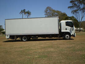 Isuzu FSD850 Pantech Truck - picture2' - Click to enlarge