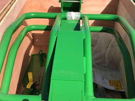 Challenge ROUND BALE GRAB Bale Handler/Grab Hay/Forage Equip - picture1' - Click to enlarge